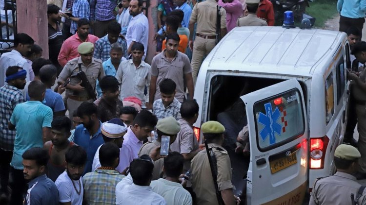 Hindistan'da ayin sırasında çıkan izdihamda 87 kişi öldü