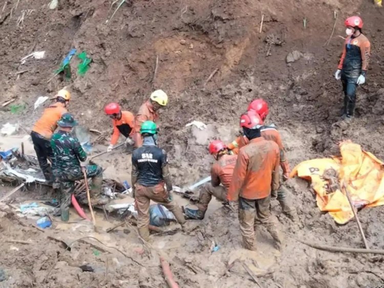 Endonezya'da altın madeninde heyelan: 10 ölü