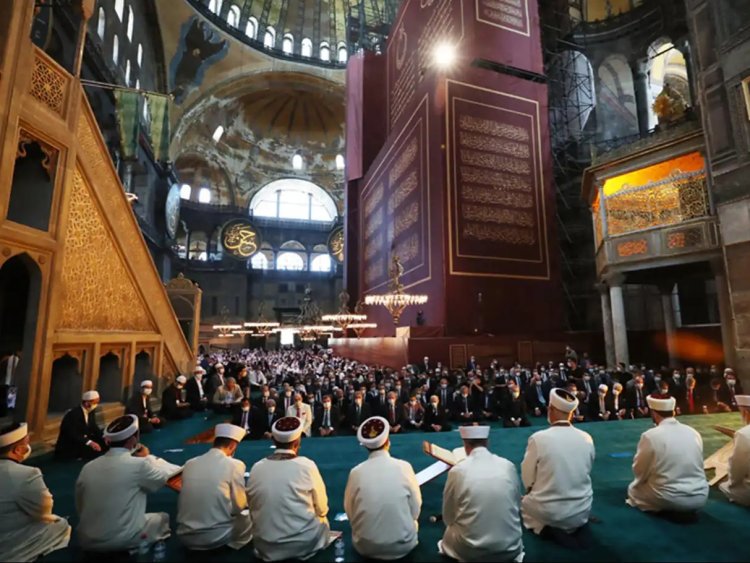 Ayasofya Camii'nin ibadete açılmasının üzerinden 4 yıl geçti