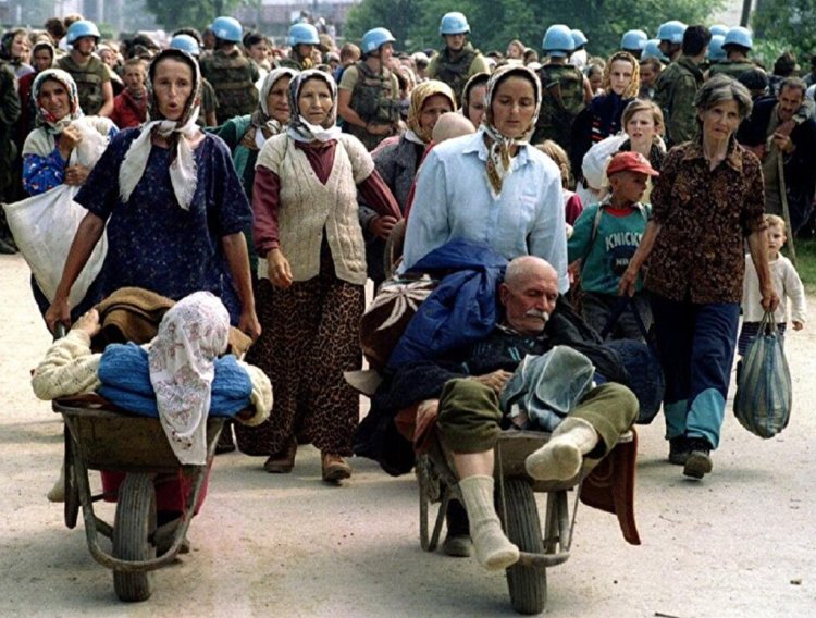 29 yıl önce Srebrenitsa'da Müslüman Boşnak soykırımı