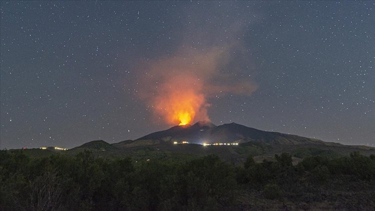 İtalya'daki Etna Yanardağı'nda volkanik hareketlilik sürüyor