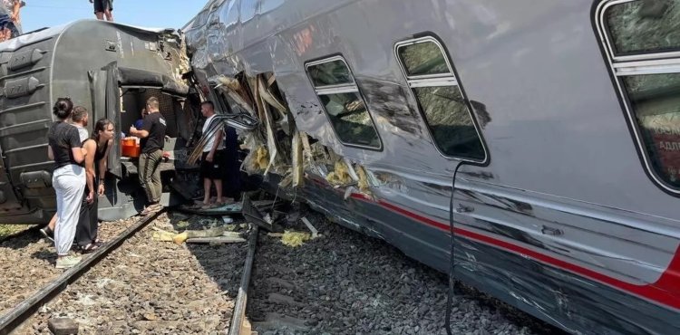 Rusya'da tren ile kamyon çarpıştı: Yaklaşık 140 yaralı