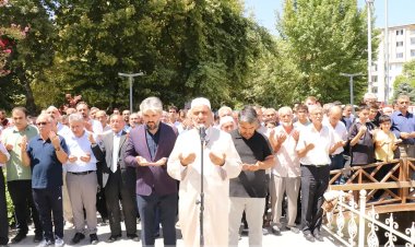 Türkiye'nin dört bir yanında Şehid Heniyye için gıyabi cenaze namazları kılındı