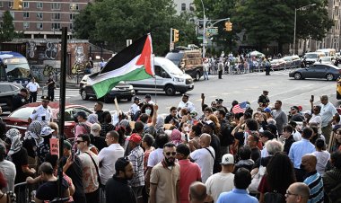 New York'ta, Kamala Harris için düzenlenen etkinliği Filistin destekçileri protesto etti