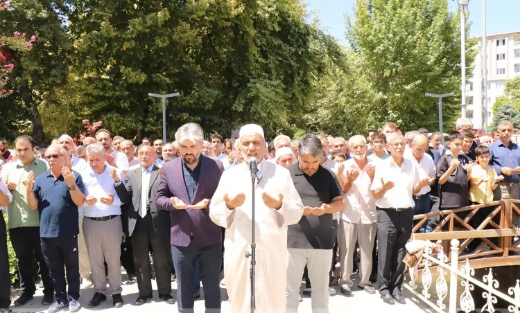 Türkiye'nin dört bir yanında Şehid Heniyye için gıyabi cenaze namazları kılındı