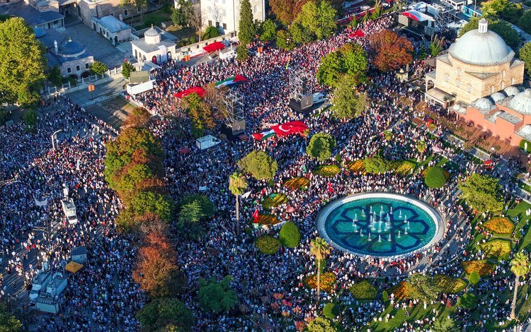 Yüzbinler Ayasofya'da Heniyye'nin vasiyetini yerine getirdi