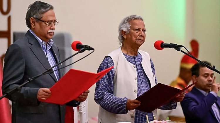 Nobel ödüllü Muhammed Yunus, Bangladeş'in geçici hükümetinin başkanı olarak yemin etti