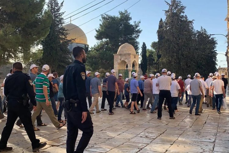 Terörist işgalcilerden Mescid-i Aksa'ya baskın