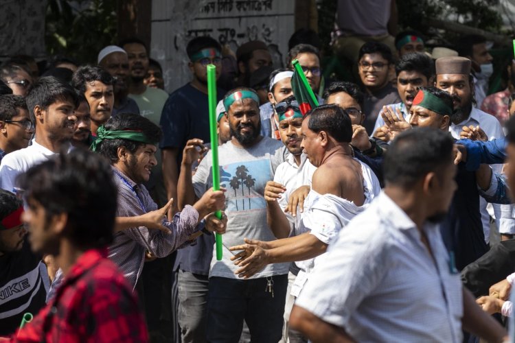 Bangladeş'te Cemaat-i İslami mensupları ile diktatör Hasina yanlıları arasında çatışma yaşandı