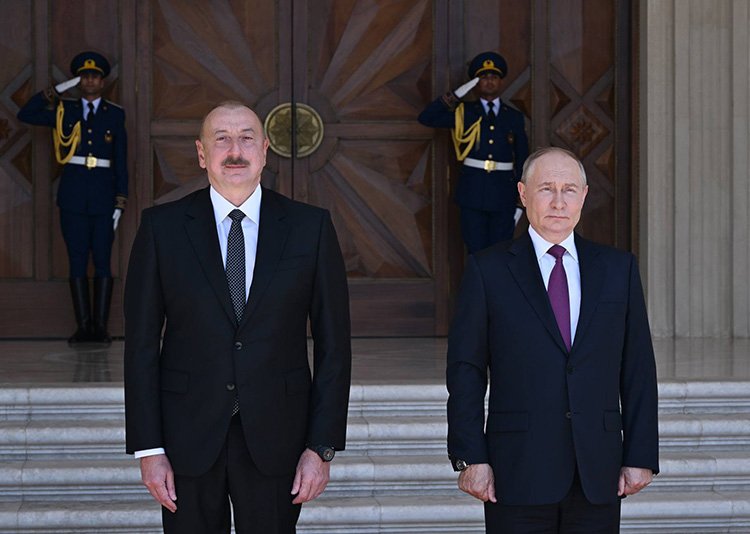 Putin ve Aliyev, Bakü'de görüştü