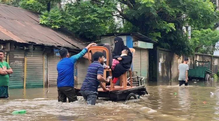 Bangladeş'te seller sebebiyle 350 bini aşkın kişi gıda ve içme suyu problemiyle karşı karşıya