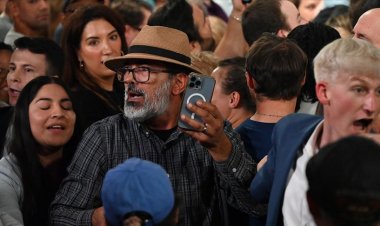 Harris'in mitinginde Filistin destekçisi gösterici salondan çıkarıldı