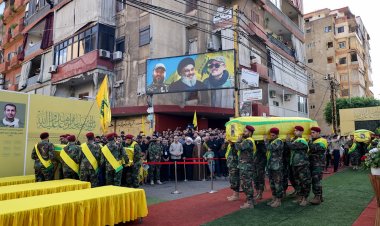 Hizbullah, İsrail saldırısında şehid edilen komutan ve savaşçılarını toprağa verdi