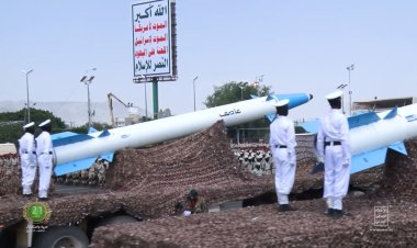 Yemen deniz kuvvetleri ABD savaş gemilerine şimdiye kadarki en büyük saldırıyı düzenledi