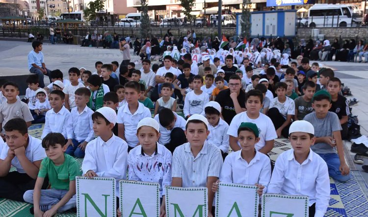 Bitlis’te "Hayat Namazla Güzeldir" göz kamaştırdı.