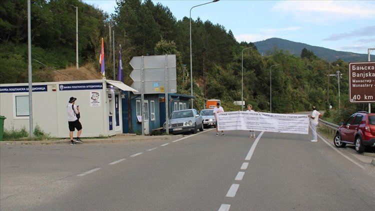 Sırbistan'ın Kosova ile sınır geçişlerinde yol kapatma eylemi