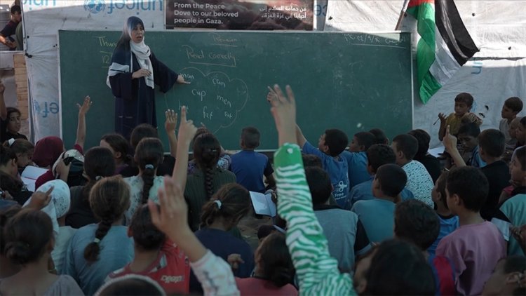 Gönüllü öğretmenler ile Gazze'de öğrenciler eğitimle buluştu