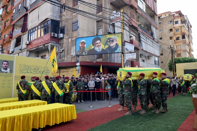 Hizbullah, İsrail saldırısında şehid edilen komutan ve savaşçılarını toprağa verdi