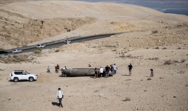 WP: Görüntüler, İran füzelerinin İsrail askeri tesislerini vurduğunu gösteriyor