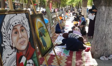 Çocuklar Gazze'deki soykırımı tuvallere yansıttı