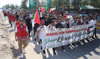 Dicle Üniversitesi öğrencileri Aksa Tufanı yıldönümünde yürüyüş düzenledi