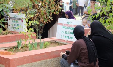 6-8 Ekim şehidleri mezarları başında yad edildi