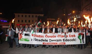 Ağrı’da Aksa Tufanı yıl dönümünde meşaleli yürüyüş düzenlendi