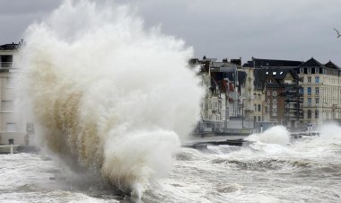 Fransa'da sel ve fırtına nedeniyle turuncu alarm verildi