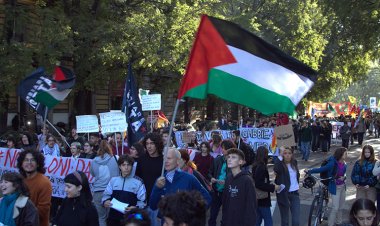 İtalya'da öğrenciler Filistin soykırımının durması için yürüdü