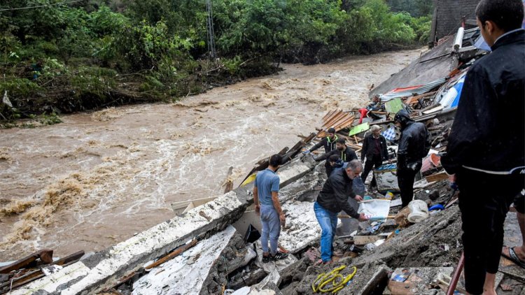 İran'da nehir taştı: 15 kişi hayatını kaybetti