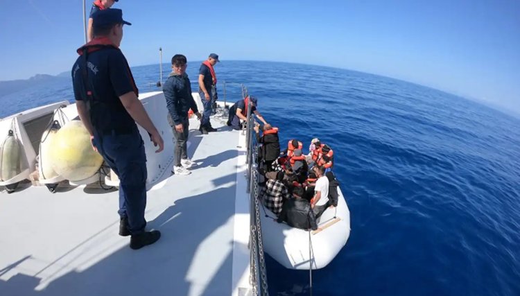 Yunanistan'ın geri ittiği düzensiz göçmenler karaya çıkarıldı