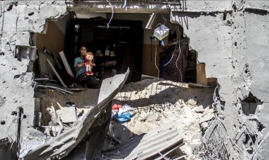 Katil İsrail, Gazze'de aynı evde beraber yaşayan aileleri hedef alarak katliam yapıyor