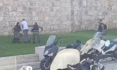 İsrail polisi Mescid-i Aksa girişinde bir Filistinliye copla saldırdı