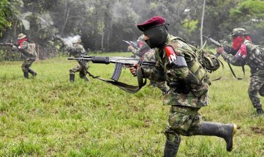 Kolombiya ordusu ile eski FARC üyeleri arasında çatışma: 10 ölü