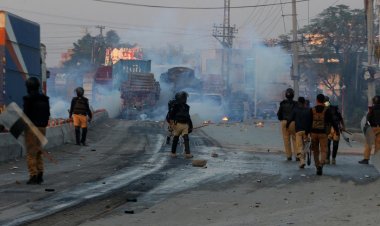 Pakistan'da araçlara yönelik silahlı saldırıda ölü sayısı 42'ye yükseldi