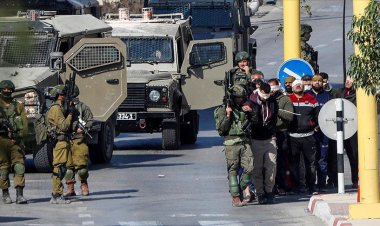 İşgalci İsrail, Batı Şeria'da 29 Filistinliyi gözaltına aldı