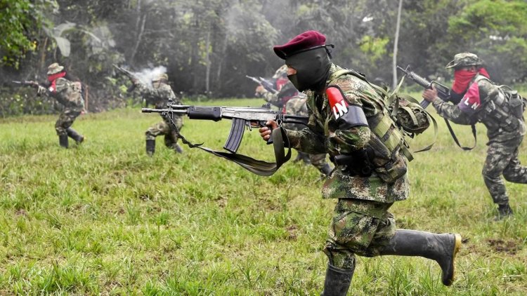 Kolombiya ordusu ile eski FARC üyeleri arasında çatışma: 10 ölü