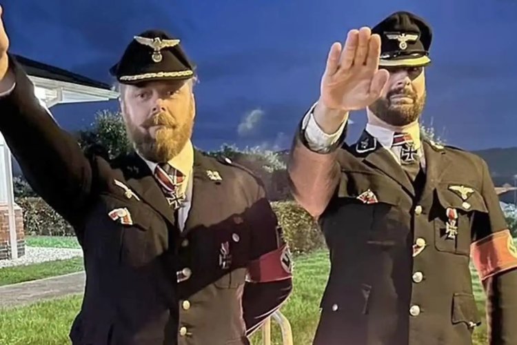 İngiltere'de Nazi üniforması giyen askerler hakkında soruşturma