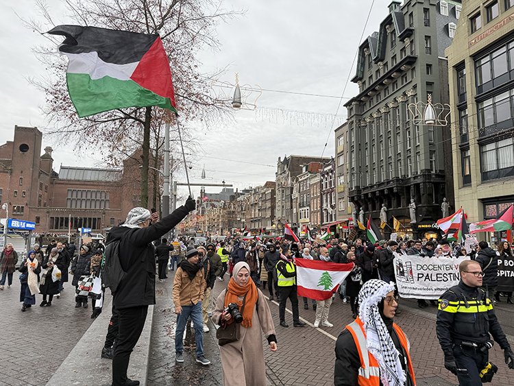 Soykırımcı İsrail'in Gazze'deki saldırıları Amsterdam'da protesto edildi