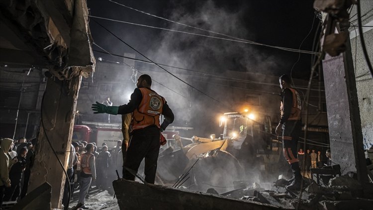 Gazze'de soykırım! Terör rejiminin bombaladığı evde en az 40 kişi şehid oldu