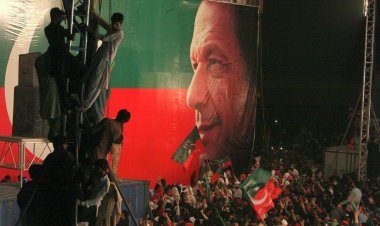 Şerif hükümeti, İmran Han’ın partisine ulusal bir yasak getirmek için zemin hazırlıyor