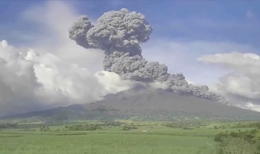 Filipinler'de yanardağ patlamasıyla 87 bin kişi tahliye ediliyor