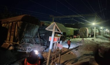 Rusya'da yük treni ile yolcu treni çarpıştı