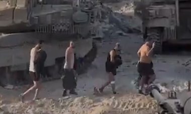 Gazze'de elbiseleri çıkartılan Filistinlilerin görüntüsü ortaya çıktı