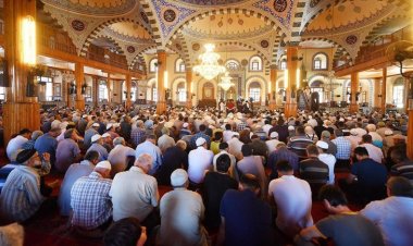 Üç aylar başlıyor: Regaip Kandili perşembe günü idrak edilecek