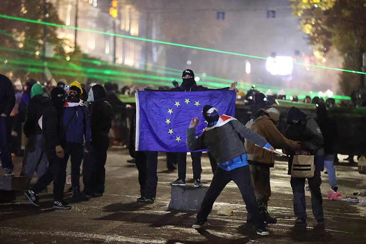 Tiflis'te AB yanlısı göstericiler polisin müdahalesi sonucu dağıldı