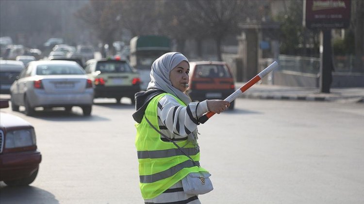 Halep'te gençler, trafik sorununu çözmek için gönüllü oluyor