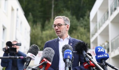 Avusturya'da aşırı sağcı FPÖ'ye hükümet kurma yetkisi verildi