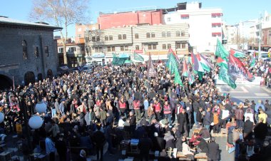 Diyarbakırlılar Cuma namazı sonrası Gazze zaferini kutladı