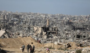 Gazzeli anne, İsrail'in katlettiği oğlunun kemiklerine sarılarak ağladı